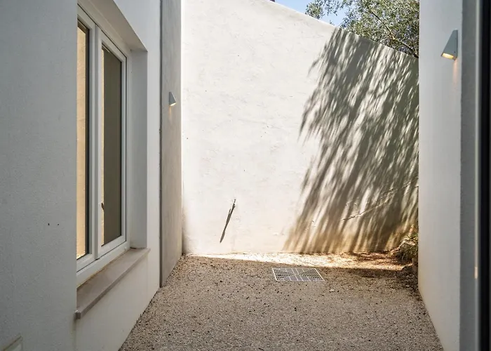 The Hideway, Peaceful Energy & Modern Comfort! *